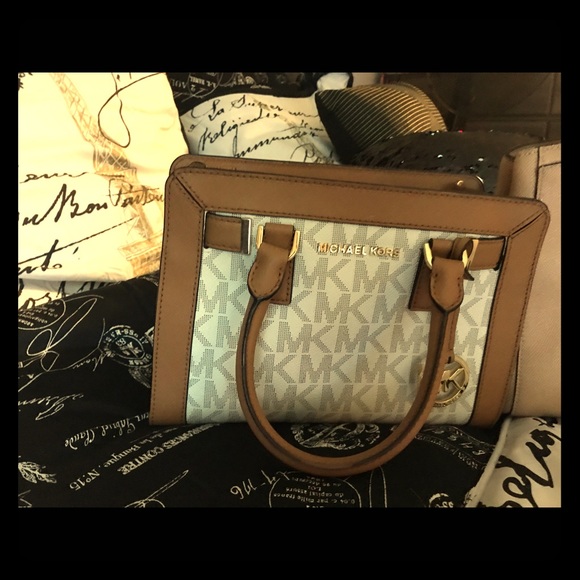 MK purse - Picture 1 of 1